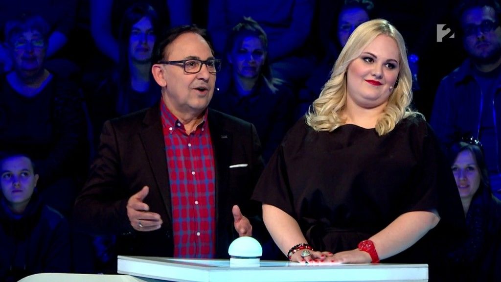 Minden Reggel Kikesziti A Ruhajat Fasy Adamnak A Felesege